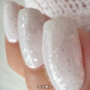 Color Street White Swan